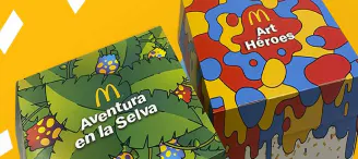 Dos cajas de McDonalds que tienen diferente temática, una de una selva y otra de pintura de colores vividos