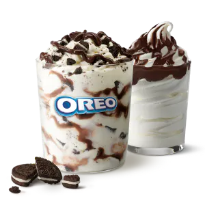 Dos vasos con postres de Oreo