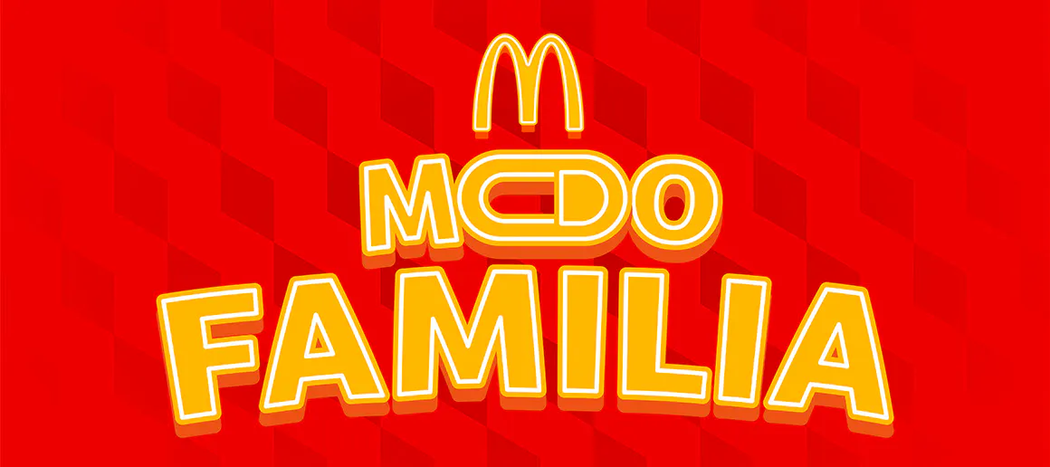Un cartel que tiene un fondo rojo, el logo de McDonalds y un texto en el que pone Modo Familia